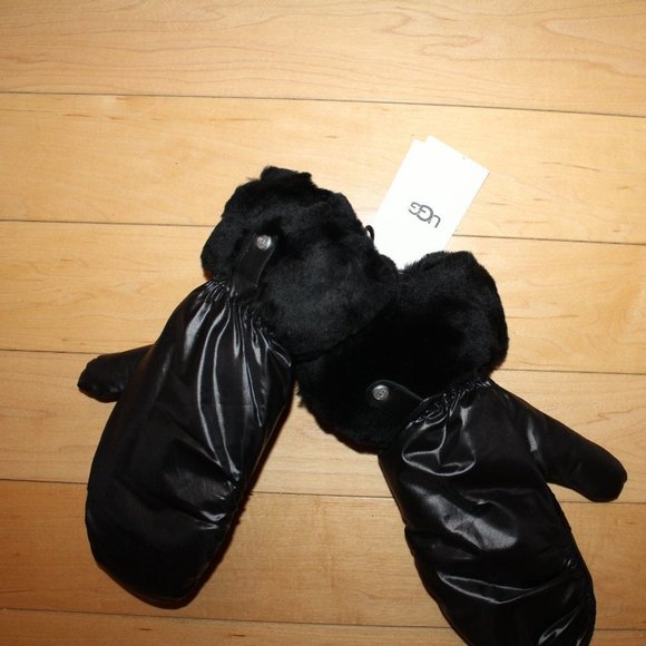 NWT UGG WOMEN'S BLACK WINTER MITTENS - Picture 2 of 5